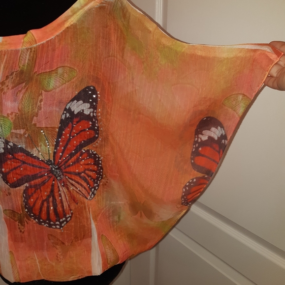 Light and Airy Top - Picture 2 of 2